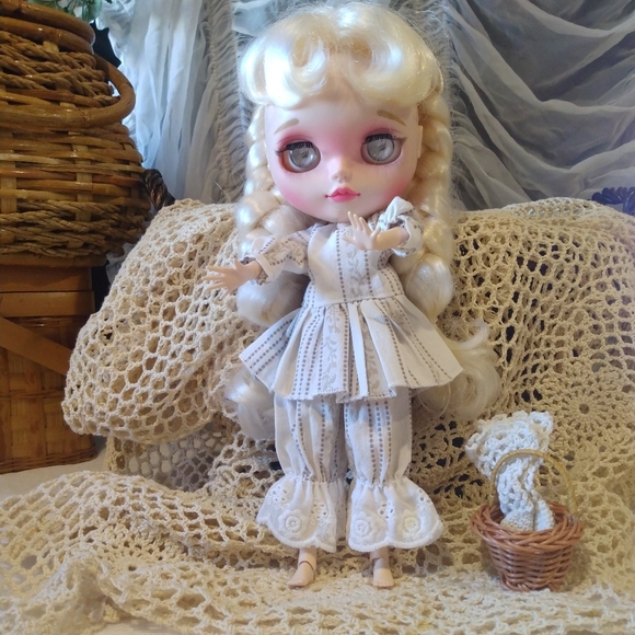 Blythe Doll - Picture 4 of 8